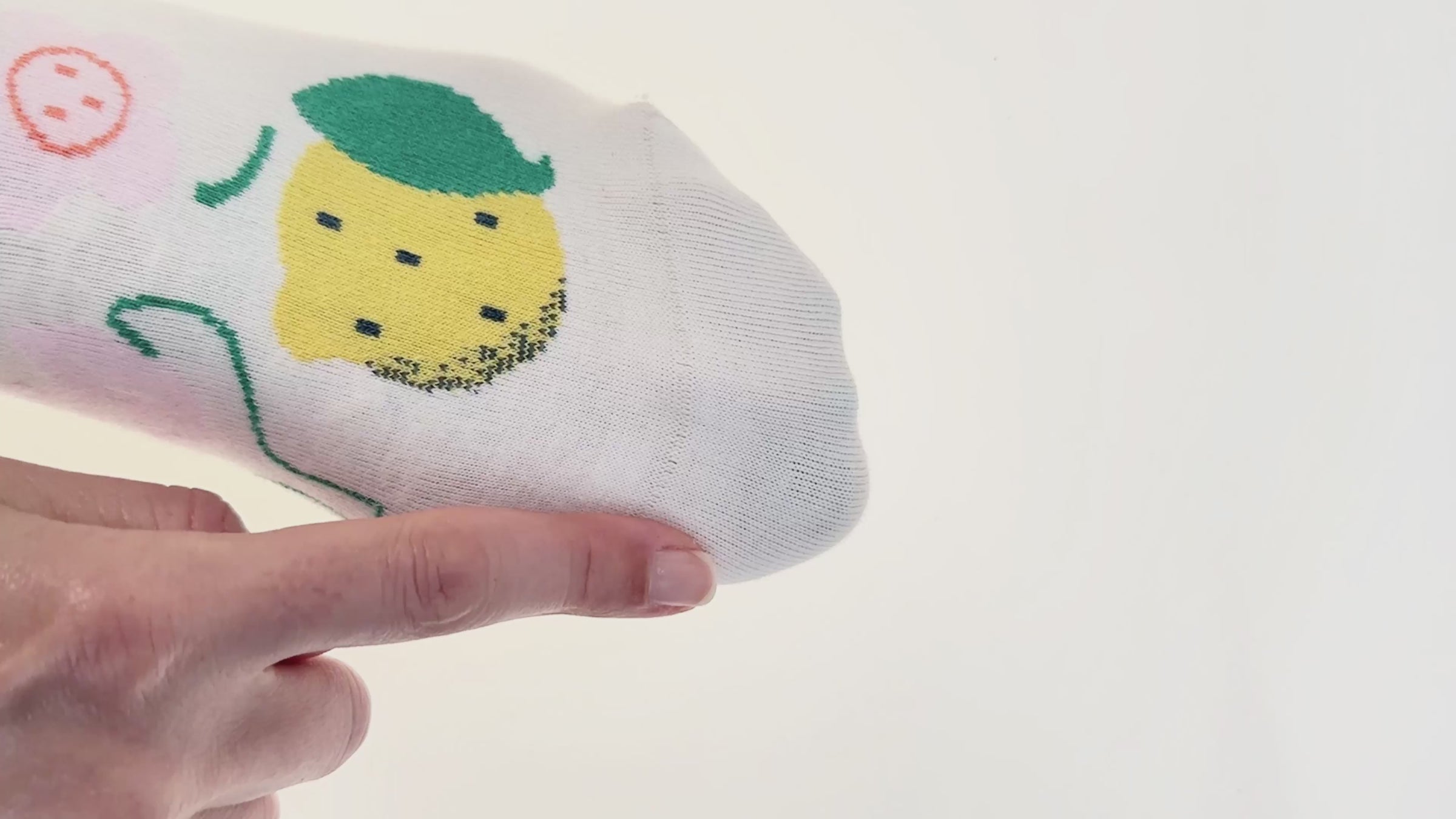 Load video: Limono Socks Lemonheads collection. Illustrated socks on trend made in Portugal. Organic combed cotton. 